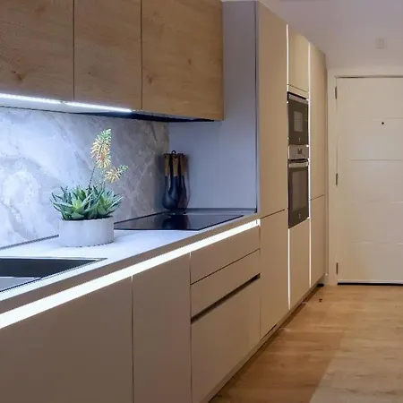 Ikarus View Апартаменты *